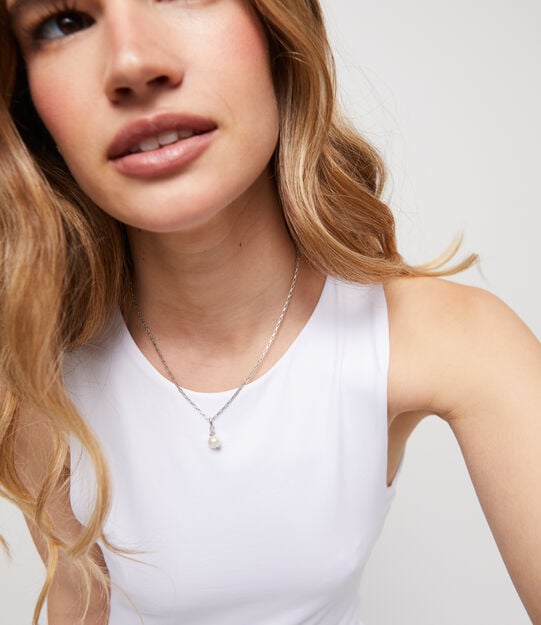 Charm ba&ntilde;ado en plata de ley con perla, Plateado, large